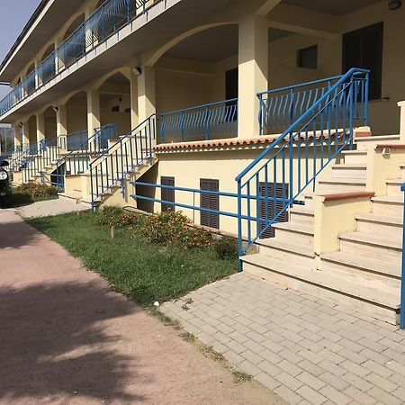 Baia Dei Canonici Aparthotel Villaggio Le Rocelle Exteriör bild